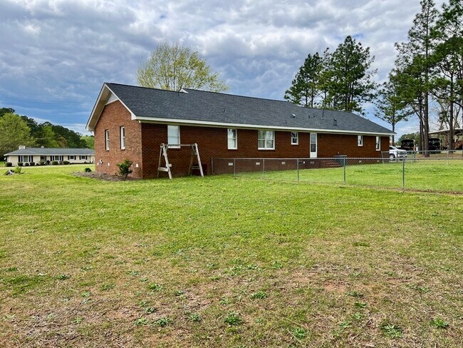 Building Photo - 5715 NC-581