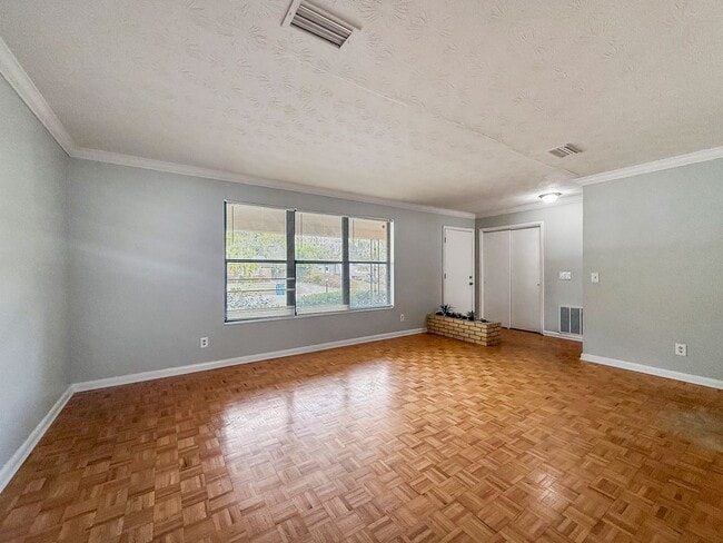 Building Photo - Spacious 4 Bed 2.5 Bath Home with 2-Car Garage & Fenced Yard in Jacksonville, FL