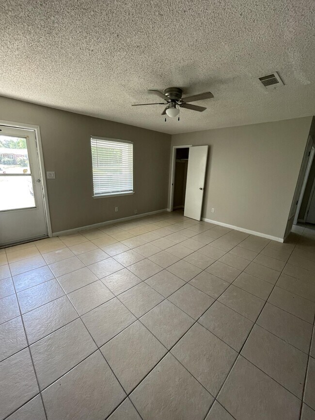 Building Photo - 4971 Yacht Harbor Dr