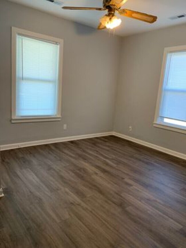 Building Photo - 702 N Sassafrass ST