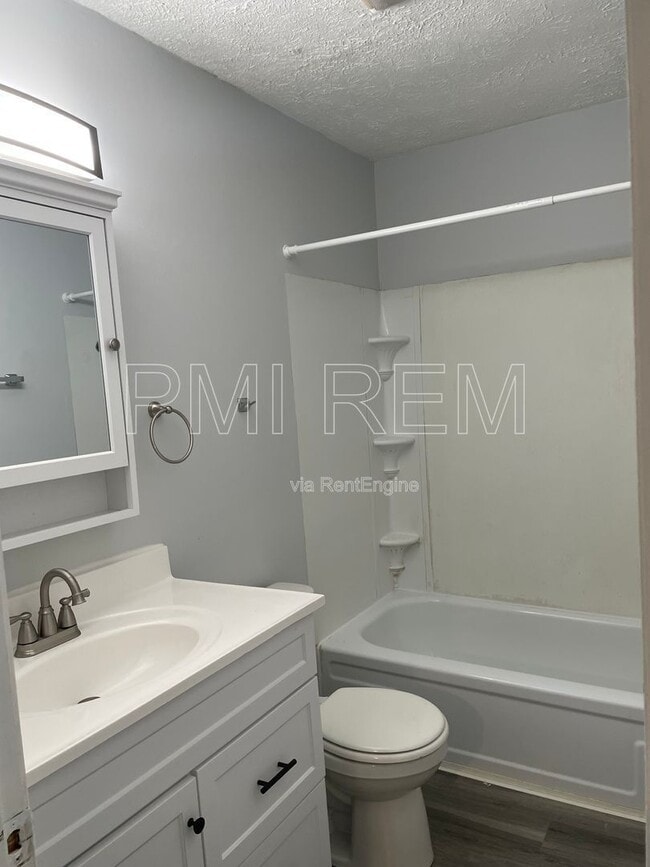 Foto del edificio - 1814 Whipple Ave NW