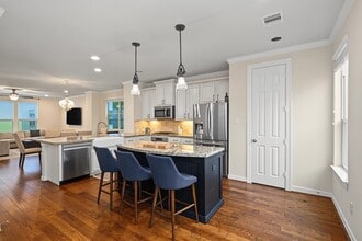 Building Photo - 2713 Shadybrook Meadow Dr