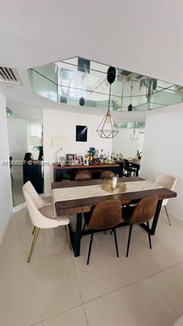 Foto del edificio - 3610 Yacht Club Dr