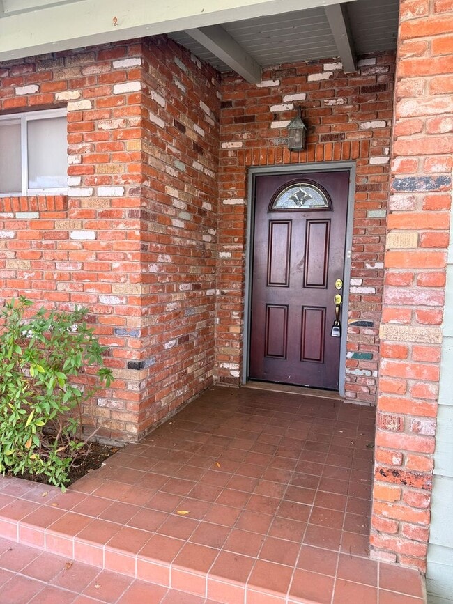 Building Photo - Mid-Century Brick Home in Indian Creek- Furnished | 2,366 Sq Ft