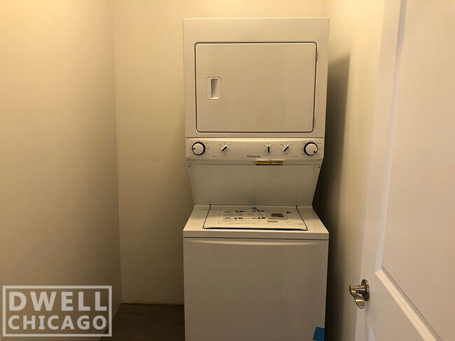 Foto del edificio - 2914 N Troy St