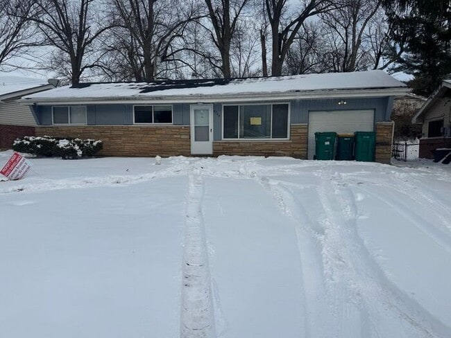 Charming 3-Bedroom Ranch - Charming 3-Bedroom Ranch House