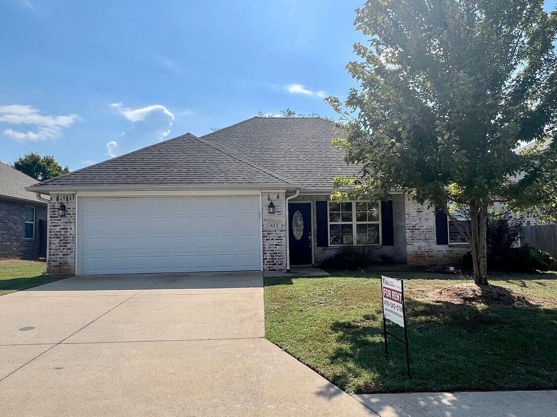 Foto principal - 612 Ridge Point Dr