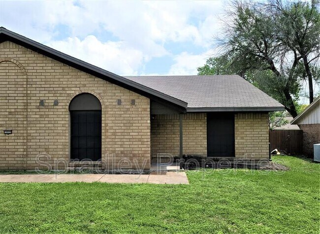 Building Photo - 505 Phoenix Dr