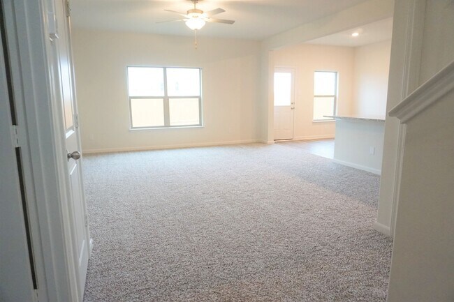 Foto del edificio - Modern 4 Bedroom Home in Windmill Farms with Community Pools and Trails