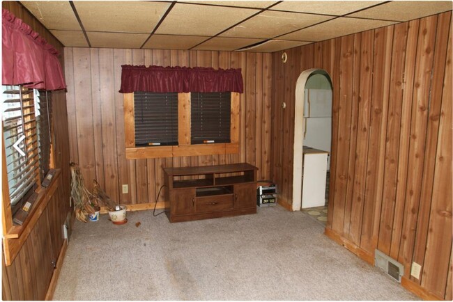 Building Photo - 505 N. Cedar Ave