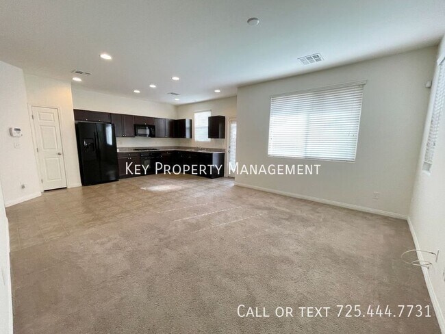Foto del edificio - 2 STORY HOME W/ LOFT AND 3 BEDROOMS NEAR 2...