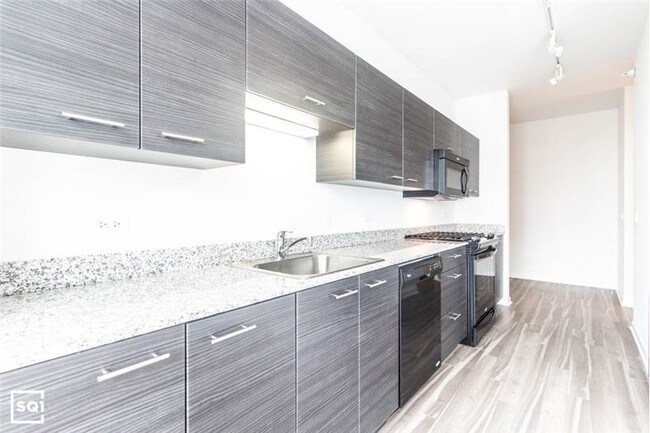 Foto del edificio - 730 N LaSalle Dr