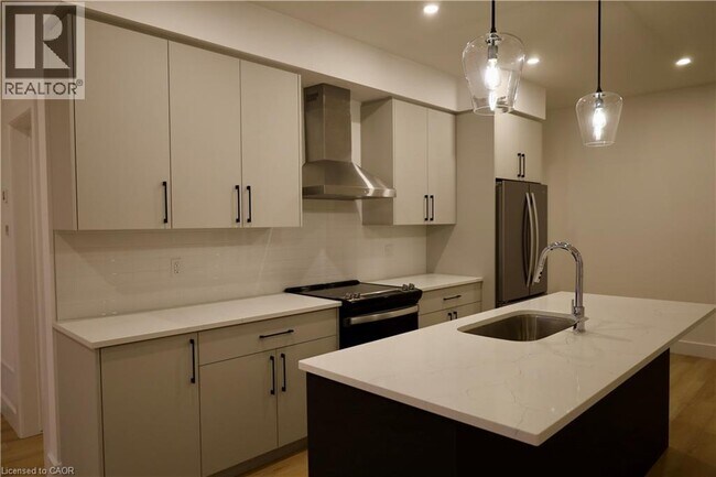 Photo du bâtiment - 4255 Lismer Ln