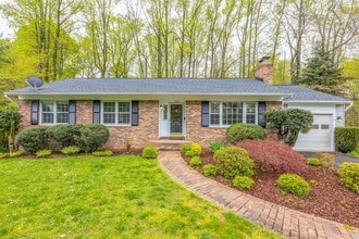 Building Photo - 3303 Spring Lake Ct