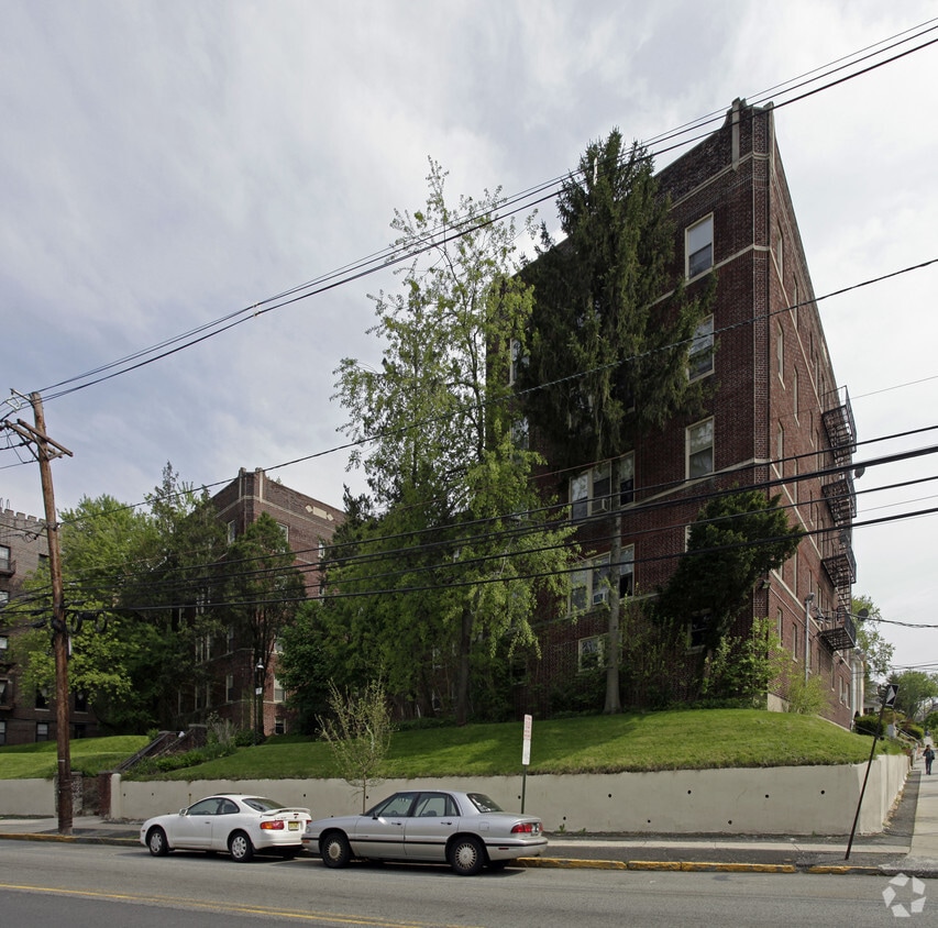 Building Photo - 210 Franklin St
