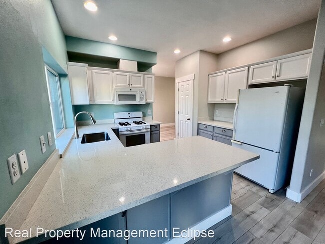 Building Photo - 4 br, 2.5 bath House - 1610 SE 107th PL SE