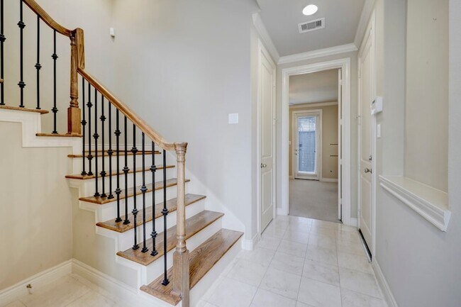 Foto del edificio - 8906 Lakeshore Bend Dr