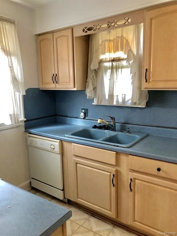 Foto del edificio - 16254 Linwood St
