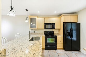 Building Photo - 1933 Courtyard Way