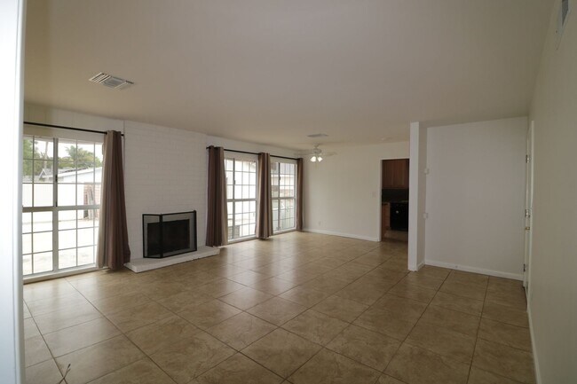 Foto del edificio - 4/Bedroom  Home for Lease in West Hills!