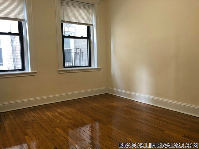 Foto del edificio - 364 Riverway