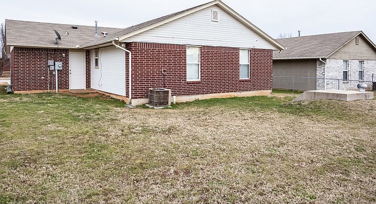 Outside - 1933 Creekridge Dr
