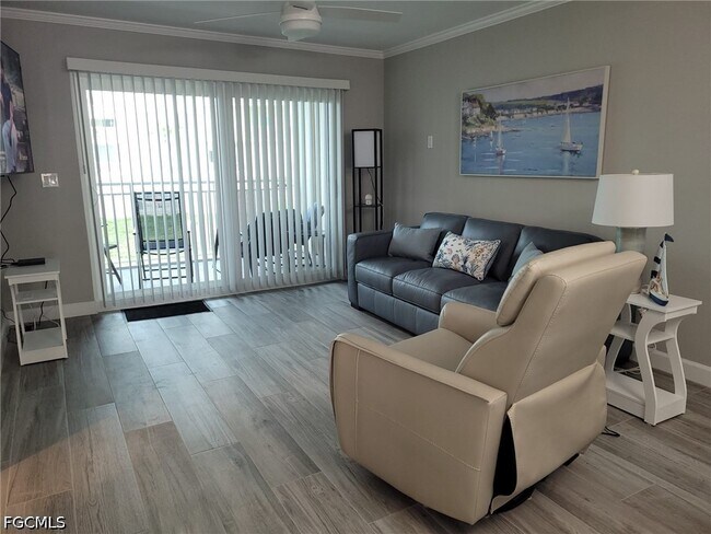 Foto del edificio - 7400 Estero Blvd