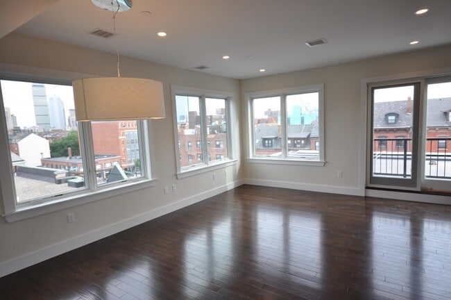 Foto del edificio - 661 Massachusetts Ave