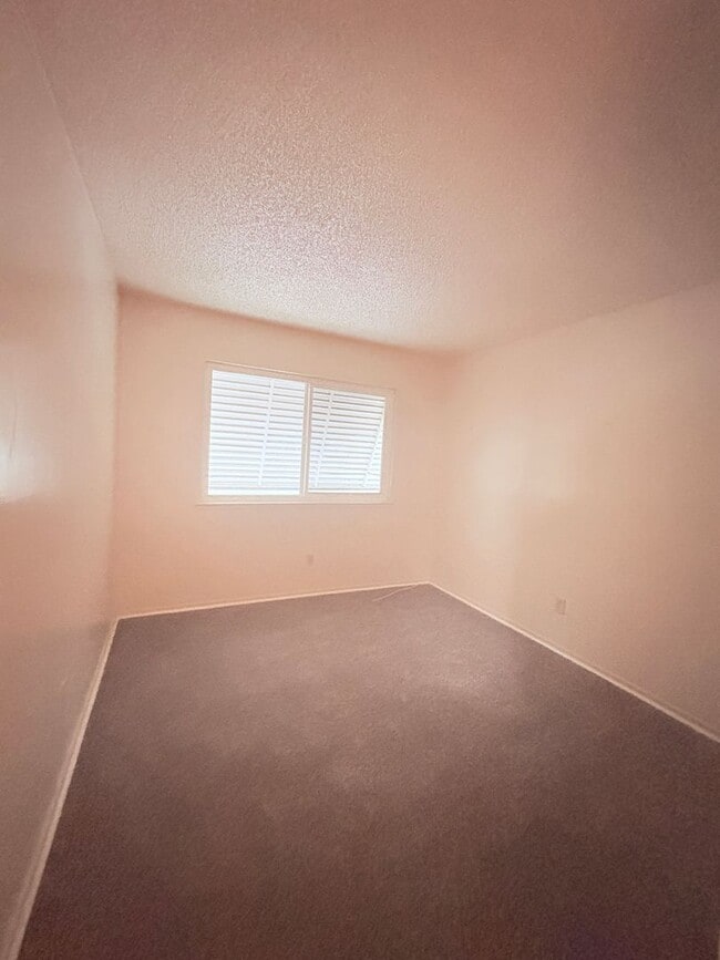 Foto del edificio - 904 Dornajo Way