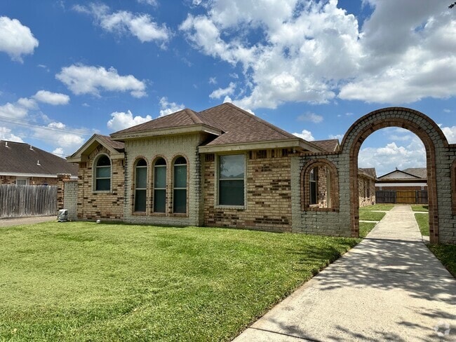 Building Photo - 2117 W Western Dr