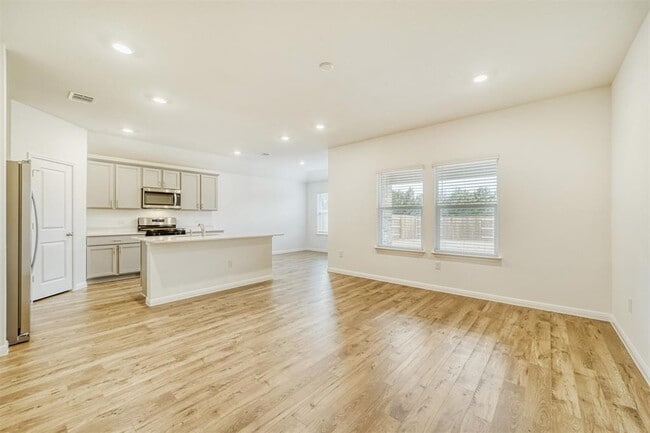 Building Photo - 1936 Bandito Bluff Pass