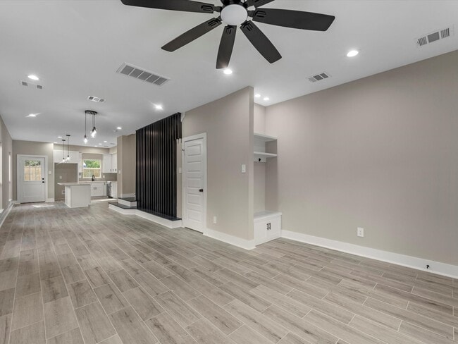 Foto del edificio - 7802 Queen St