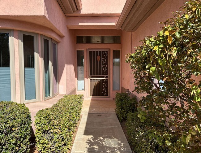 Foto del edificio - 853 Crown Ridge Rd