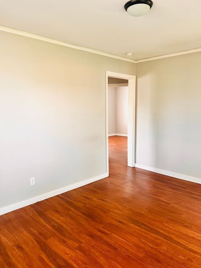 Building Photo - 2 Bedroom, 1 Bath in West Columbia