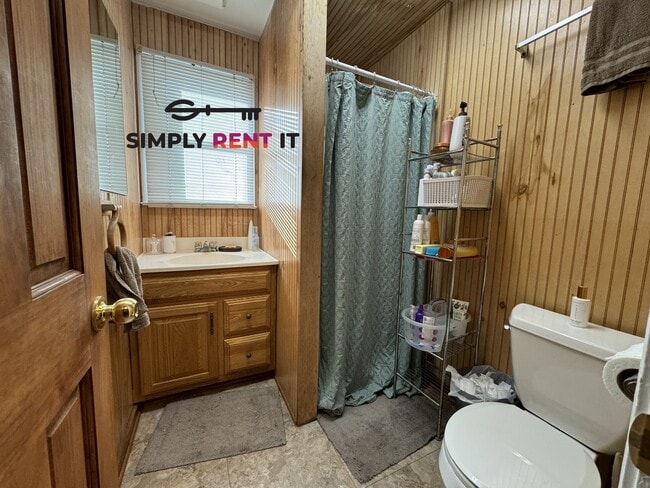 Foto del edificio - 4 Bedroom On Campus with Free Parking Aug ...