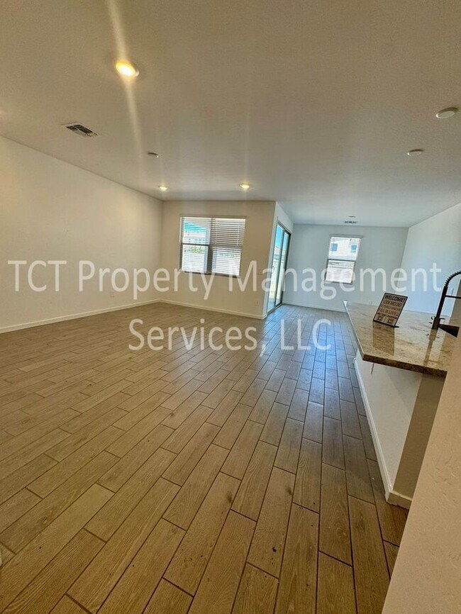 Building Photo - Beautiful Upgraded home in San Tan Groves