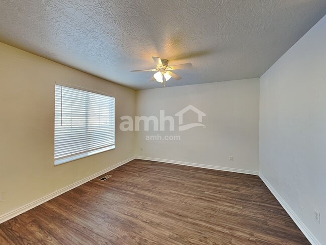 Foto del edificio - 651 Saddlebrook Dr