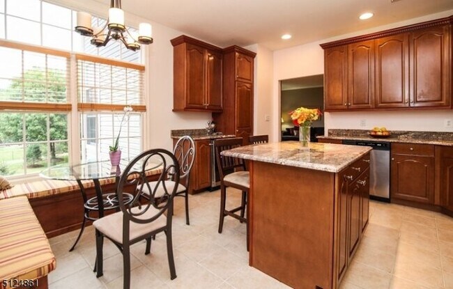 Foto del edificio - 621 Binghampton Ln