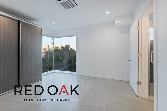 Foto del edificio - ~1 Month FREE~ Stunning, Elegant Three Bed...