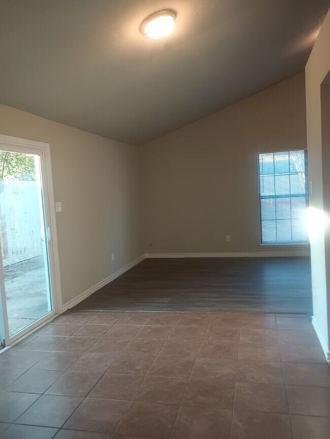 Foto del edificio - Spacious 3 Bed / 1 Bath in Hockley! Move i...