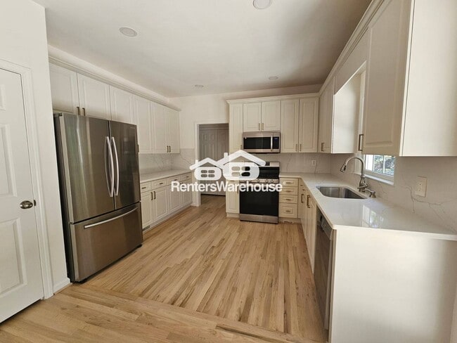 Building Photo - 2530 Wellsley Ln