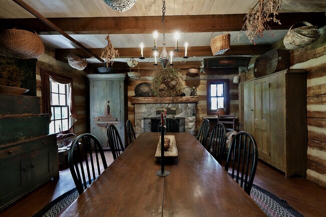 Foto del edificio - Custom- Built, Log Home in Martin, TN! (NI...