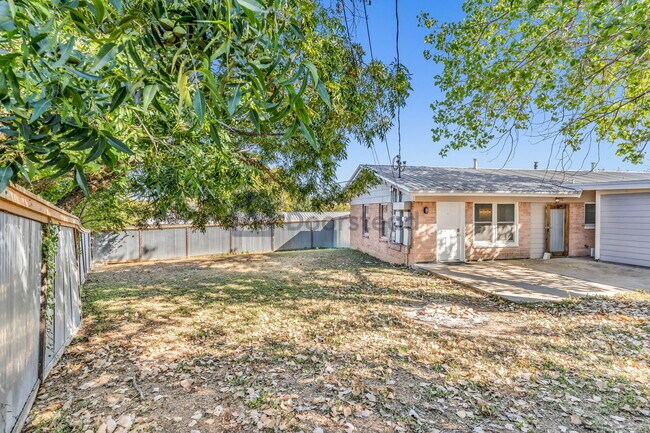 Foto del edificio - 4804 Hillspring Cir