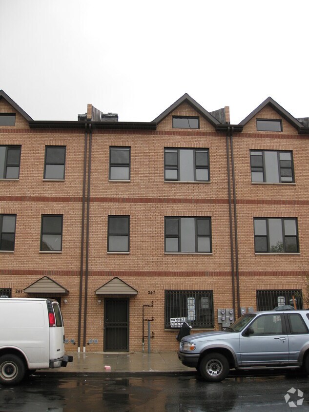 Foto principal - 247-251 Throop Ave