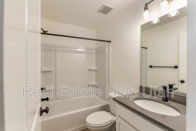 Building Photo - 488 S 700 W