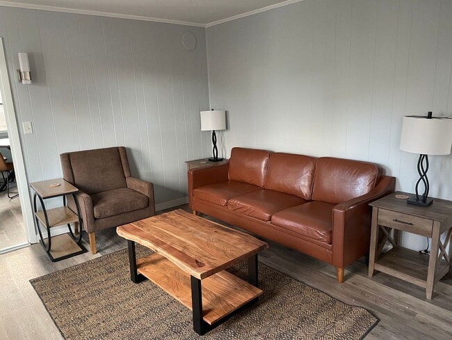 Building Photo - 83 Oak St