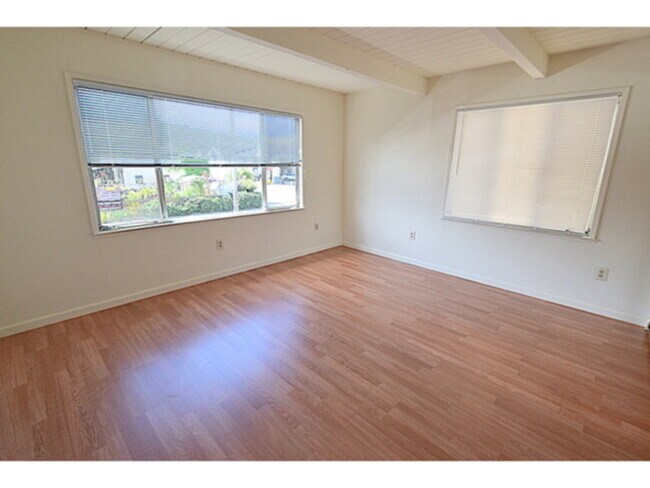 Building Photo - 530 3rd St