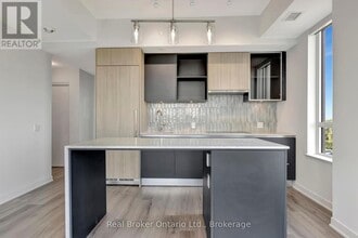 Building Photo - 405-405 Dundas St W