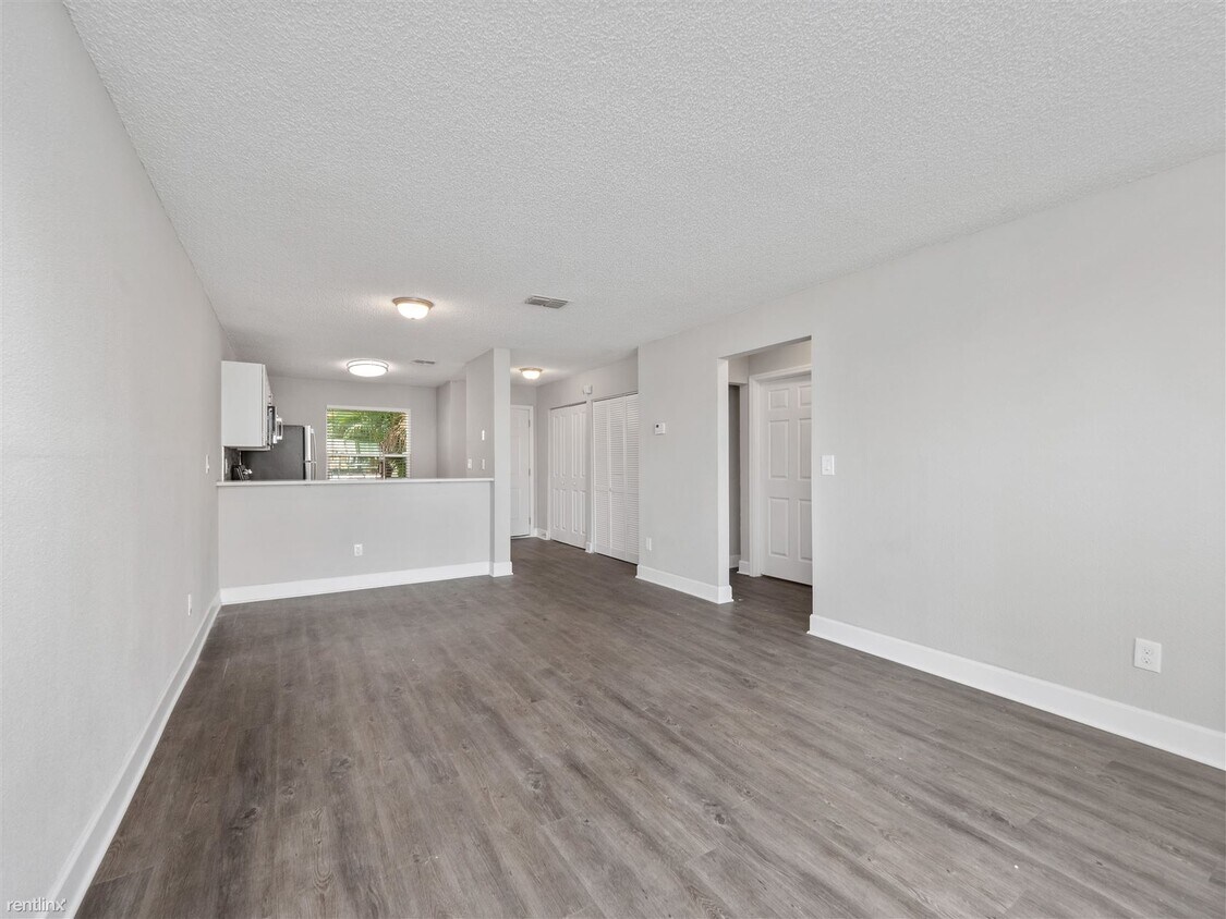 Foto principal - 1 br, 1 bath Condo - 2564 Woodgate Bouleva...