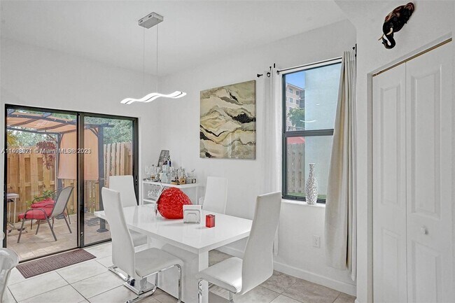 Building Photo - 360 NE 208th Terrace